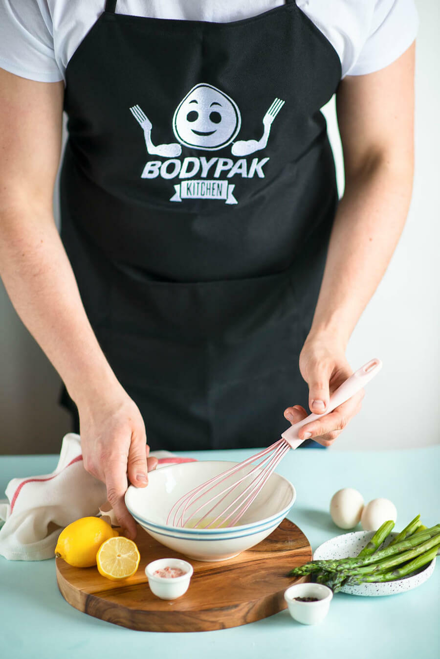 PRZEPIS: Białkowy omlet ze szparagami